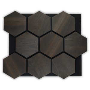 Panneaux Acoustiques Hexagon Collection en Bois chêne fumé sur feutre noir par Elaustore, design scandinave, pour maisons, bureaux et espaces publics, alliant esthétique et performance acoustique.