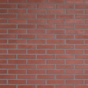 Parement mural en Brique Chromatik rouge antique, briquette reconstituée à texture lisse posée en panneresse – produit Matiera Orsol vendu par Orpa Matériaux (Elaustore).